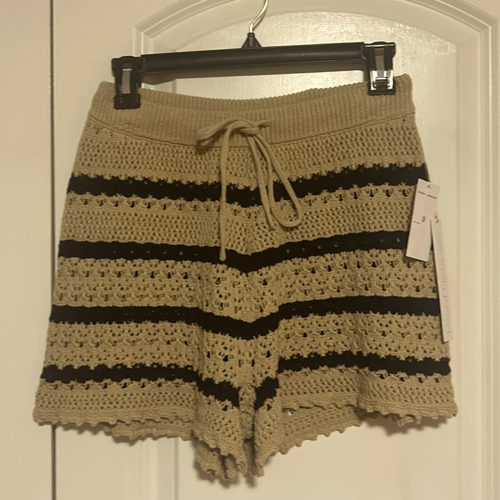 House of Harlow 1960 Beige and Black Crochet Shorts